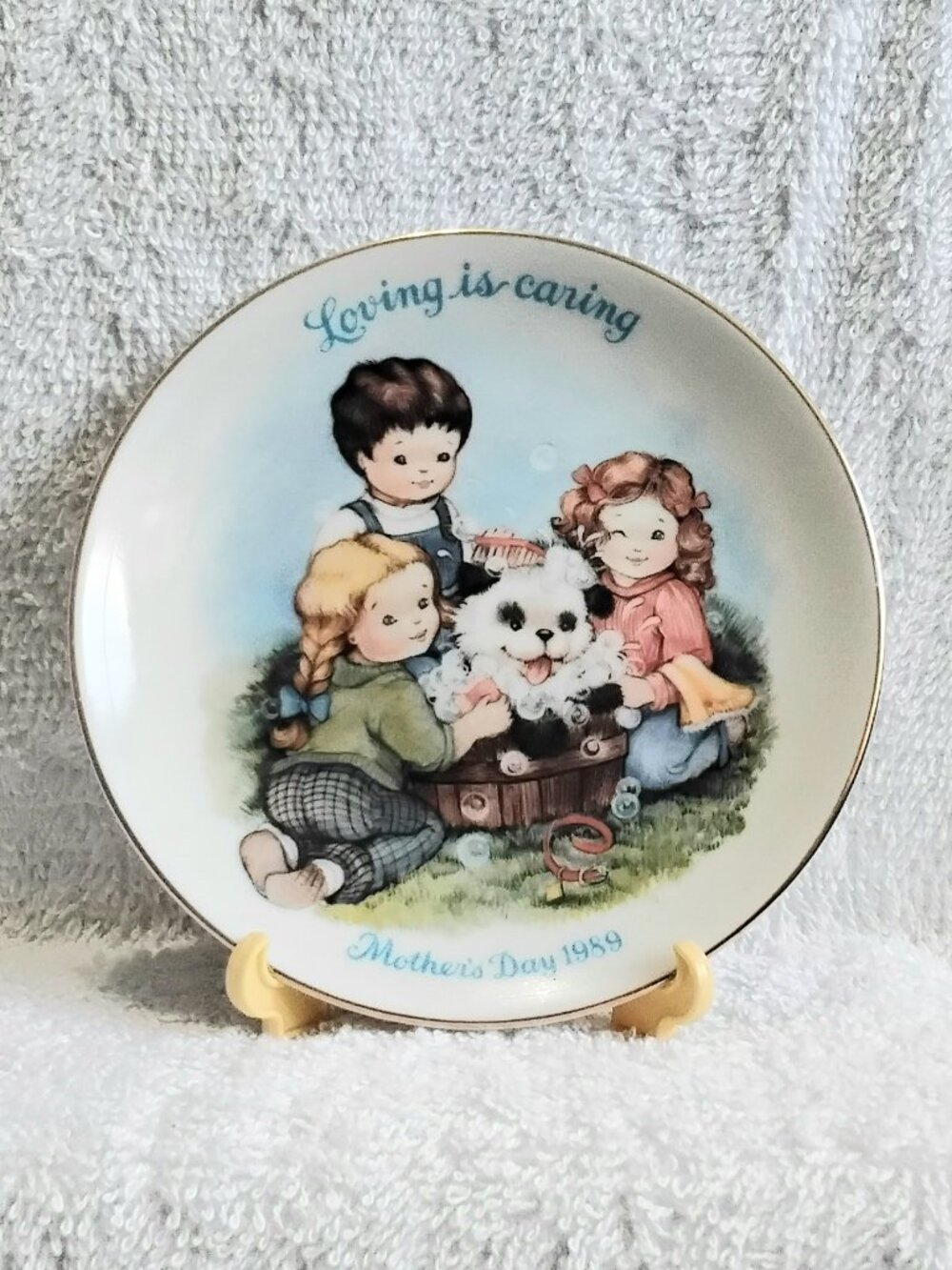 Vintage & Immaculate 5 1/4" Mother's Day Plate 1989 With Display Stand by Avon!!